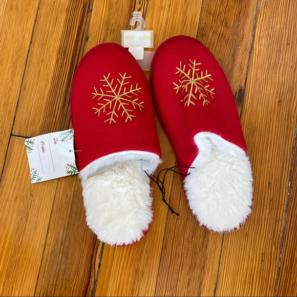 Red Snowflake Winter Fuzzy House Slippers - Picture 2 of 3